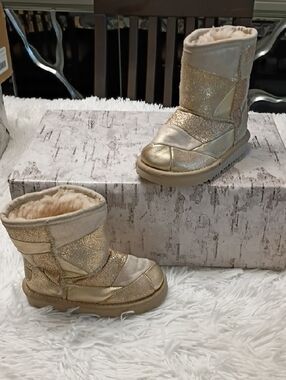 UGG Gold Glitter Patchwork & Shearling Boots Girls Infant SZ 7